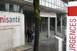 A l'instar des cantons voisins, le canton de Vaud fait face à une affluence très élevée de patients dans ses services d'urgences hospitalières et ses hôpitaux (archives). Keystone/LAURENT GILLIERON